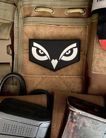 ПВХ шеврон &ldquo;Owl eyes&rdquo; bk/gl 1377-3 фото